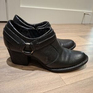Born Women's Black Leather Western/Moto-inspired Ankle Boots (Size 9/EU 40.5)